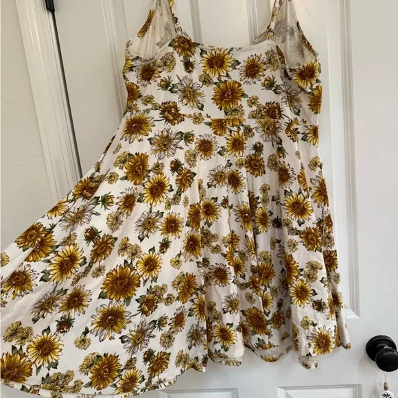 Forever 21 Yellow Floral plus size Dress - Picture 5 of 5